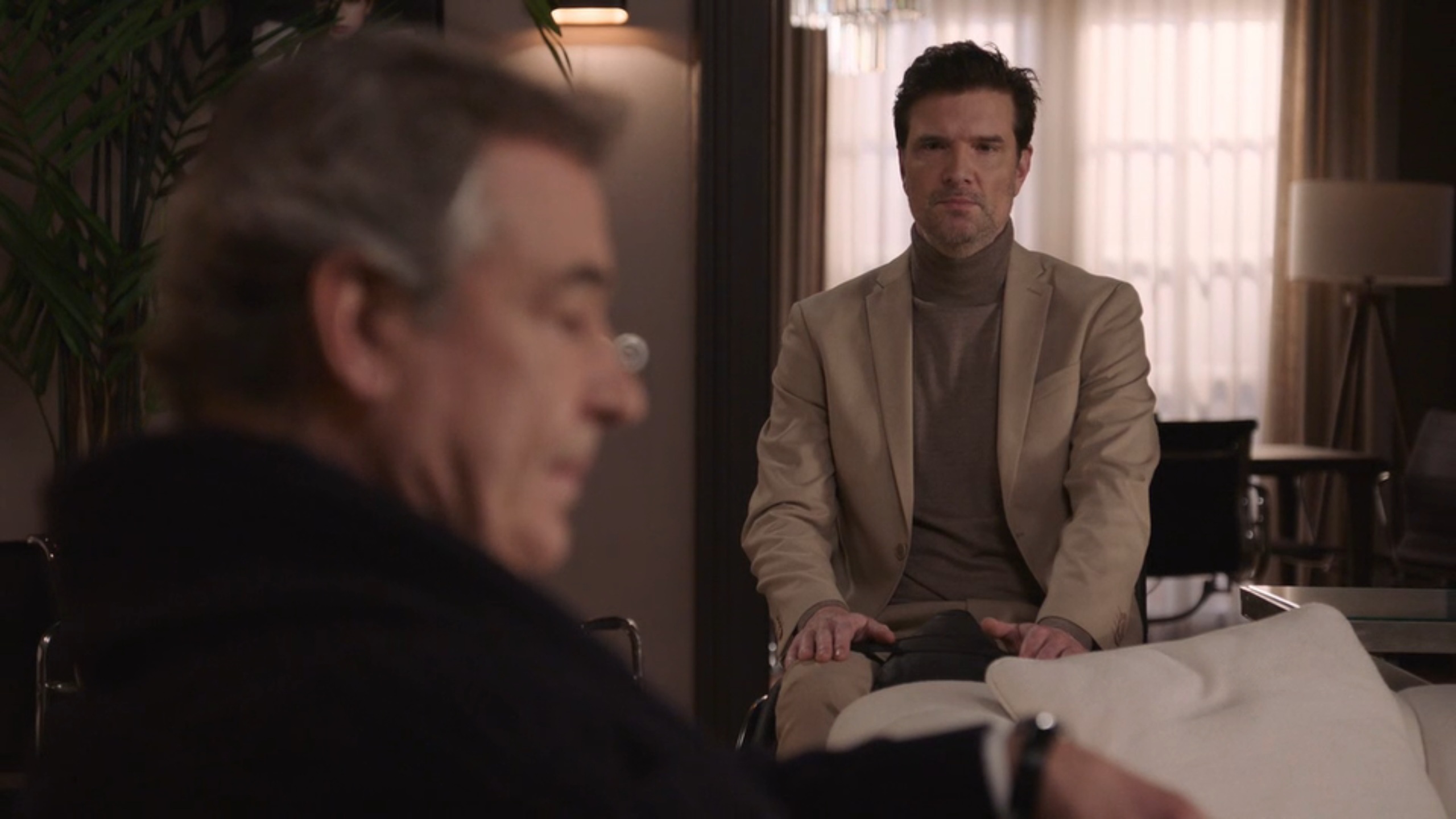 Stefano eist dat Valentijn sterft op het platform